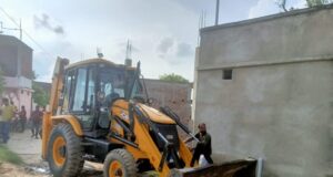 प्रतापगढ़ से बड़ी खबर बेल्हा के बेलसंडी में पहुंचा प्रशाशन का बुलडोजर …..