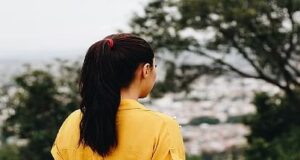 Pratapgarh : कोचिंग जा रही छात्रा से शोहदों ने की छेड़खानी, थाने में शिकायत करने गए भाई को ही पुलिस ने बैठाया