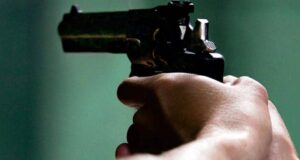 प्रतापगढ़ पुलिस की बड़ी कार्रवाई 17 शस्त्र लाइसेंस हुए निरस्त जाने किसका किसका हुआ निरस्त