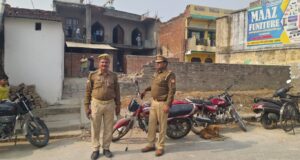 प्रतापगढ़ में जुम्मे की नमाज को लेकर हाई अलर्ट:सभी मस्जिदों के पास पुलिस रही तैनात पुलिस कर रही ड्रोन से निगरानी,