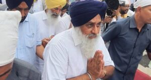 पंजाब के पूर्व मुख्यमंत्री सुखबीर सिंह बादल को 2 दिन शौचालय साफ करने और बर्तन घुलने की मिली सजा..!! जाने पूरा मामला