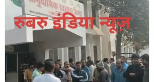 तेज रफ्तार डंपर ने बाइक सवार को मारी जोरदार टक्कर मौके पर युवक की मौत से हंगामा, चालक फरार