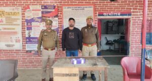 बहादुर मुख्य आरक्षी हरीश चंद्र बिंद के सहयोग से पकड़े गए दो गैंगस्टर के मुलजिम