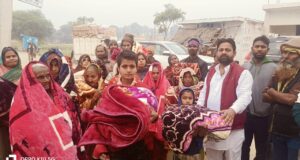 अध्यक्ष प्रतिनिधि संजय सरोज गरीबों के लिए मसीहा से कम नहीं लगातार जरूरतमंदों को बांट रहे कम्बल,देखे क्या कहते लोग