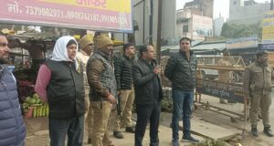 प्रधानाचार्य ने कॉलेज के सामने लगी गुमटियों को हटाने की मांग तीन दिन से कस्बे में चल रहा बुलडोजर