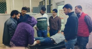 Pratapgarh पुलिस से मुठभेड़ घायल जिला अस्पताल रिफर