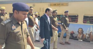 जिलाधिकारी के बस स्टेशन, रेलवे स्टेशन एवं विभिन्न चौराहों के निरीक्षण से मचा हड़कंप जाने क्या मिली खामियां क्या दिए निर्देश