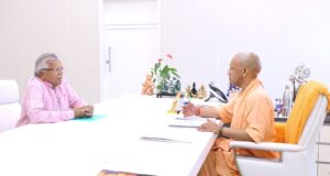 मुख्यमंत्री योगी आदित्यनाथ से मिले पूर्व मंत्री प्रो शिवाकांत ओझा रखी कई मांग,जाने पूरी खबर