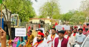 दिल्ली की मुख्यमंत्री के बयान से बवाल प्रतापगढ़ में सपा का धरना प्रदर्शन दिया ज्ञापन