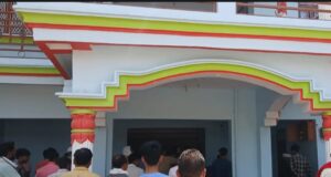घर के अंदर युवती ने फांसी लगा दी जान मचा कोहराम मौके पर पहुंची पुलिस जांच पड़ताल कर रही