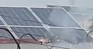 जिला जज न्यायालय के पास शॉर्ट सर्किट से केबल में लगी आग मचा हड़कंप सभी कोर्ट रूम से बाहर निकले देखे पूरी रिपोर्ट