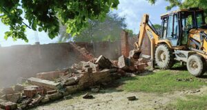 प्रतापगढ़ में चला बाबा का बुल्डोजर, नजूल की जमीन से हटाया गया अवैध कब्जा