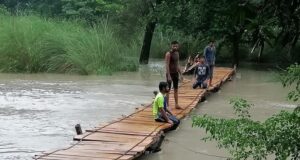 प्रतापगढ़ के सैकड़ों गांवों की जनता जान जोखिम में डालने को मजबूर, विधायक-सांसद बने मूकदर्शक!