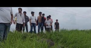 भैंस के चलते थमी जनता एक्सप्रेस: दो घंटे बाधित रहा लखनऊ-वाराणसी रेलमार्ग, कई ट्रेनें लेट, एक किमी तक घसीटती गई भैंस 