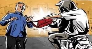 ब्रेकिंग न्यूज: प्रतापगढ़ में 15 लाख की लूट, सर्राफा व्यवसायी को बदमाशों ने तमंचे के बल पर लूटा – संग्रामगढ़ क्षेत्र में मचा हड़कंप!