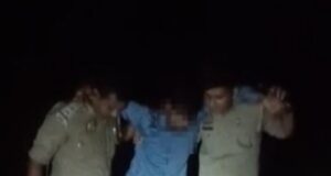 PratapgarhNews बेल्हा में चली गोली एक गिरफ्तार पुलिस जीप में भी लगी गोली