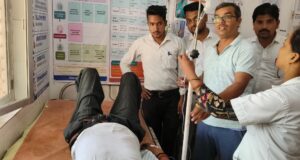 कुत्ते से टकराकर अधिवक्ता पिता-पुत्र घायल, ट्रामा सेंटर में भर्ती