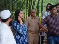 गजेहड़ा खंडपार गुलरा में ग्रामीणों द्वारा बनाए जा रहे लोहे के पुल का निरीक्षण करने आईं एसडीएम सदर