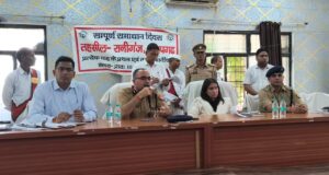 रानीगंज तहसील में प्रशासन का अचानक पहुंचना: कमिश्नर और आईजी ने किया औचक निरीक्षण!”