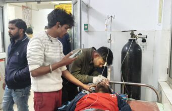 पावर हाउस तिराहे पर दो बाइक में जोरदार टक्कर! दो युवक गंभीर हालत में मेडिकल कॉलेज रेफर