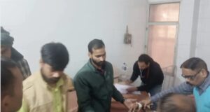 प्रतापगढ़ में दिनदहाड़े गोलीकांड: घर बैठे युवक पर बदमाशों ने बरसाई गोलियां, हालत गंभीर, प्रयागराज रेफर