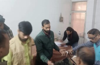 प्रतापगढ़ में दिनदहाड़े गोलीकांड: घर बैठे युवक पर बदमाशों ने बरसाई गोलियां, हालत गंभीर, प्रयागराज रेफर