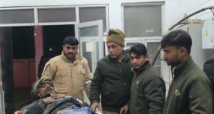 नीलगाय की टक्कर से बाइक सवार तीन युवक गंभीर घायल, ट्रामा सेंटर से मेडिकल कॉलेज रेफर