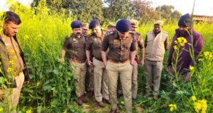 संदिग्ध हालात में सरसों के खेत में युवक का शव मिलने से हड़कंप, अवैध असलहा बरामद