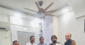 मतदाता सूची से नाम काटे जाने के आरोप पर सपा नेता जिलानी ने डीएम से की मुलाकात, प्रशासन ने निष्पक्ष जांच का दिया भरोसा