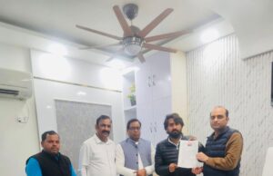 मतदाता सूची से नाम काटे जाने के आरोप पर सपा नेता जिलानी ने डीएम से की मुलाकात, प्रशासन ने निष्पक्ष जांच का दिया भरोसा