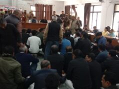 रानीगंज तहसील में बढ़ा विवाद: पांच दिन से आंदोलित अधिवक्ताओं के बीच तहसील दिवस में एसडीएम की मौजूदगी पर भड़का आक्रोश, जिला प्रशासन पर उठे कई सवाल