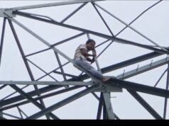 300 फीट ऊंचे बिजली टावर पर चढ़ा युवक, नीचे मची अफरा-तफरी: बहन के साथ अन्याय का आरोप लगाकर बोला- ‘समझौता कैसे करूं?’